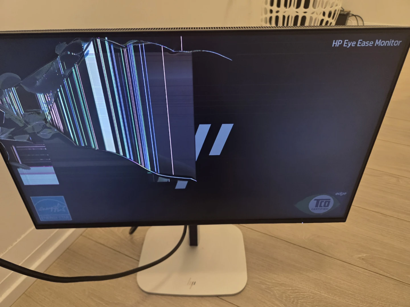 HP Eye Ease Monitor - Damaged Screen - photo 4