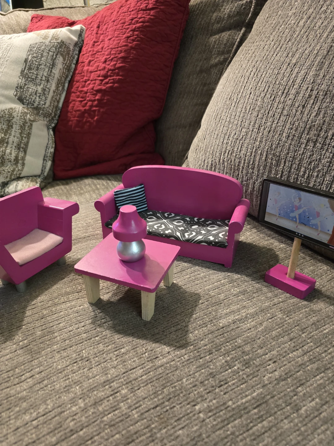 Dollhouse Living Room Set - Pink Sofa, Chair, Table & TV - photo 2