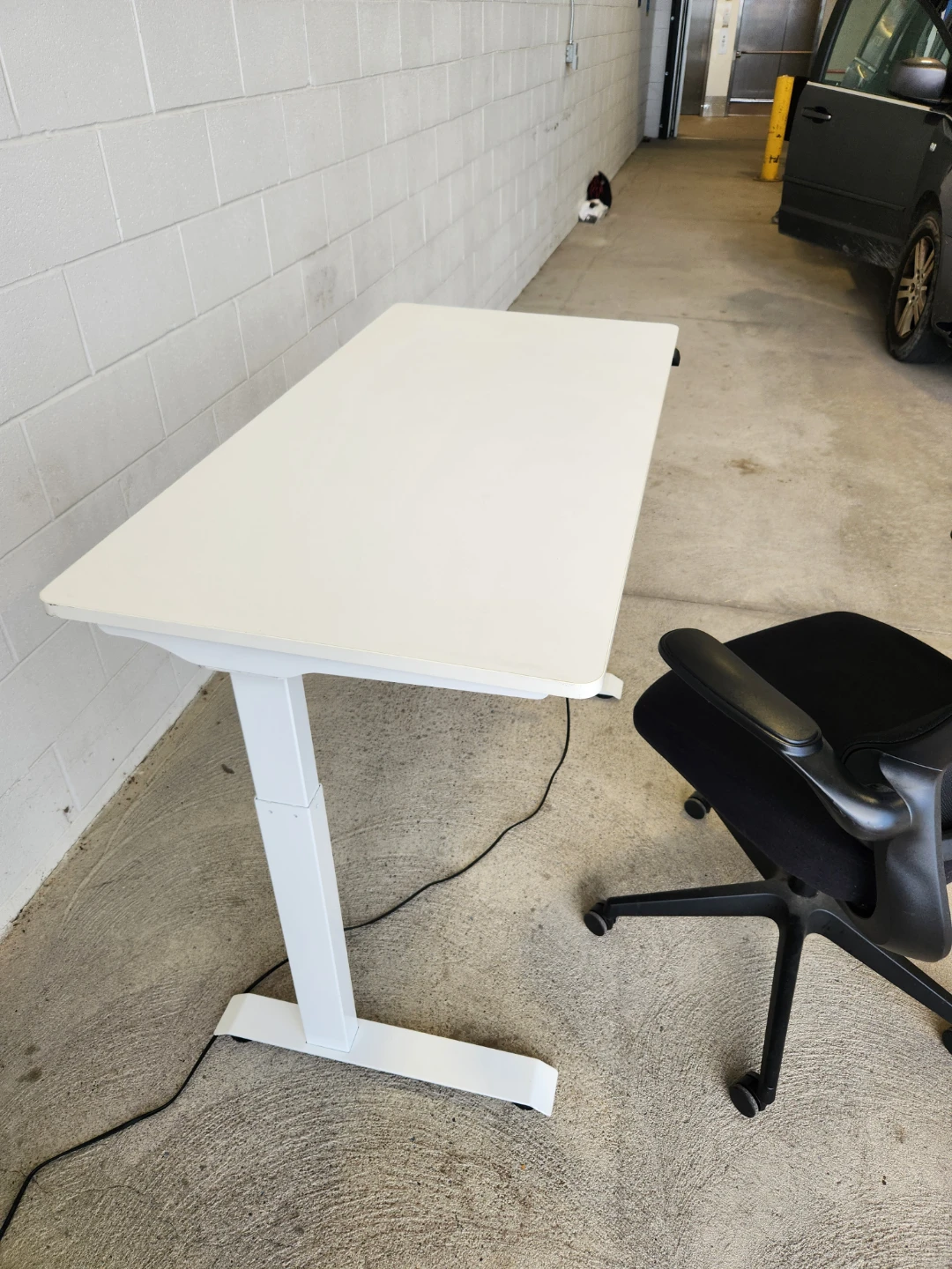 🇨🇦  White Electric Standing Desk with Ergonomic Chair - photo 4