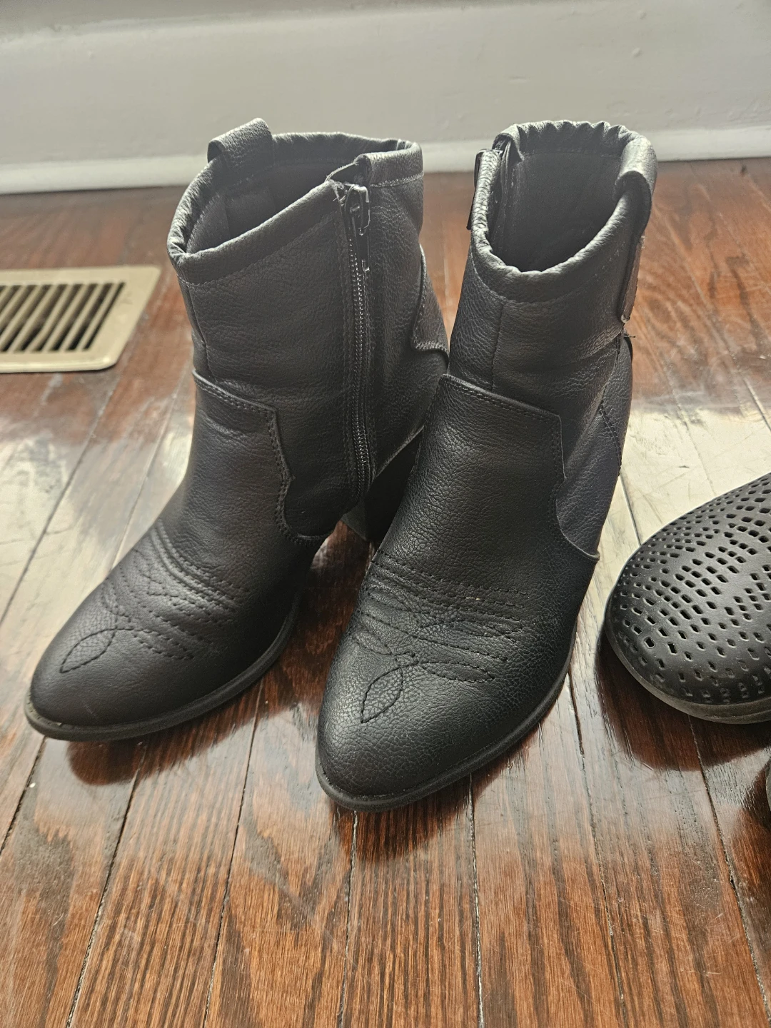 Women's size 6 shoes -Sketchers Black clogs & others - photo 2