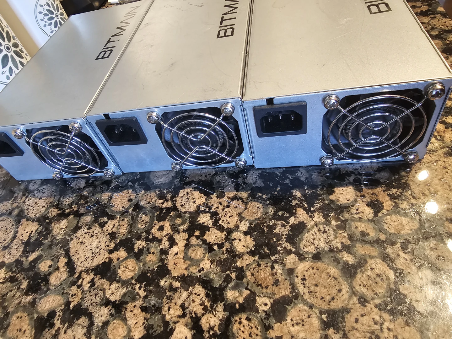 Bitmain APW3++-12-1600 Switching Power Supply - photo 2