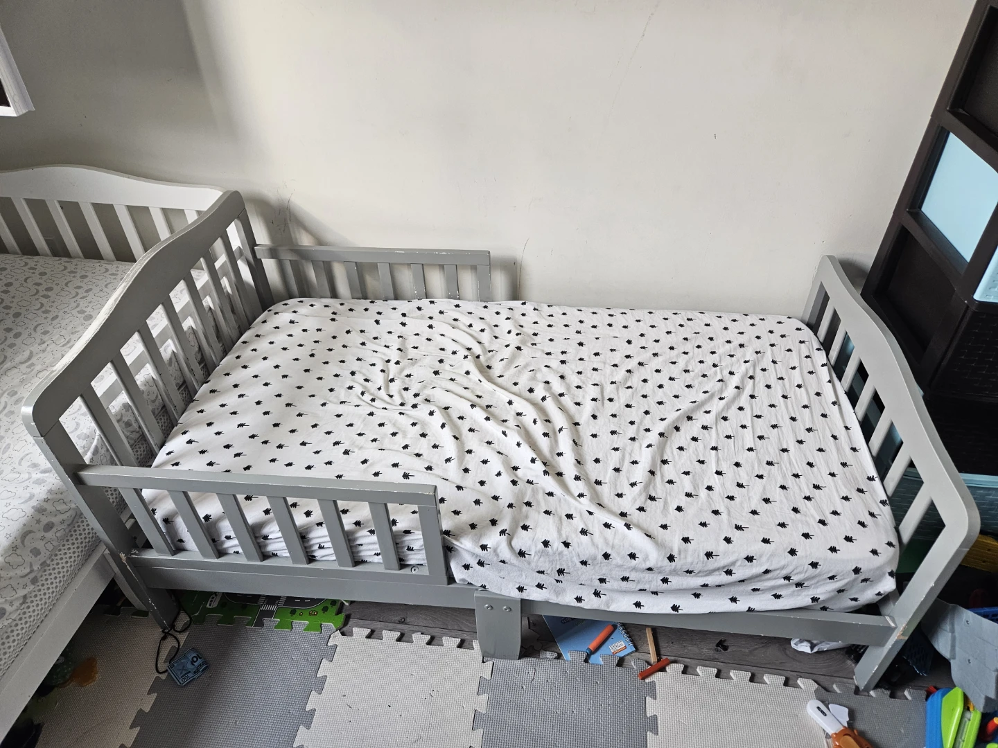 Grey Toddler Bed with Guard Rails - photo 2