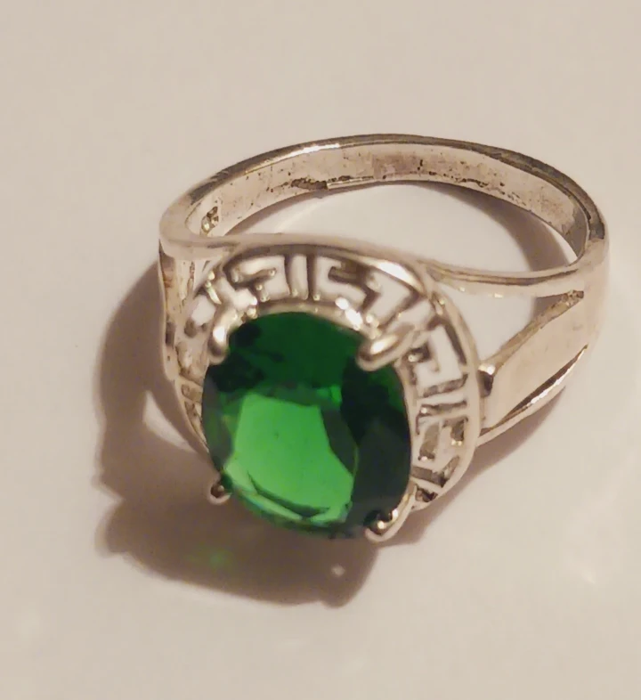 Gorgeous Green Gemstone Ring. Size 7. - photo 2