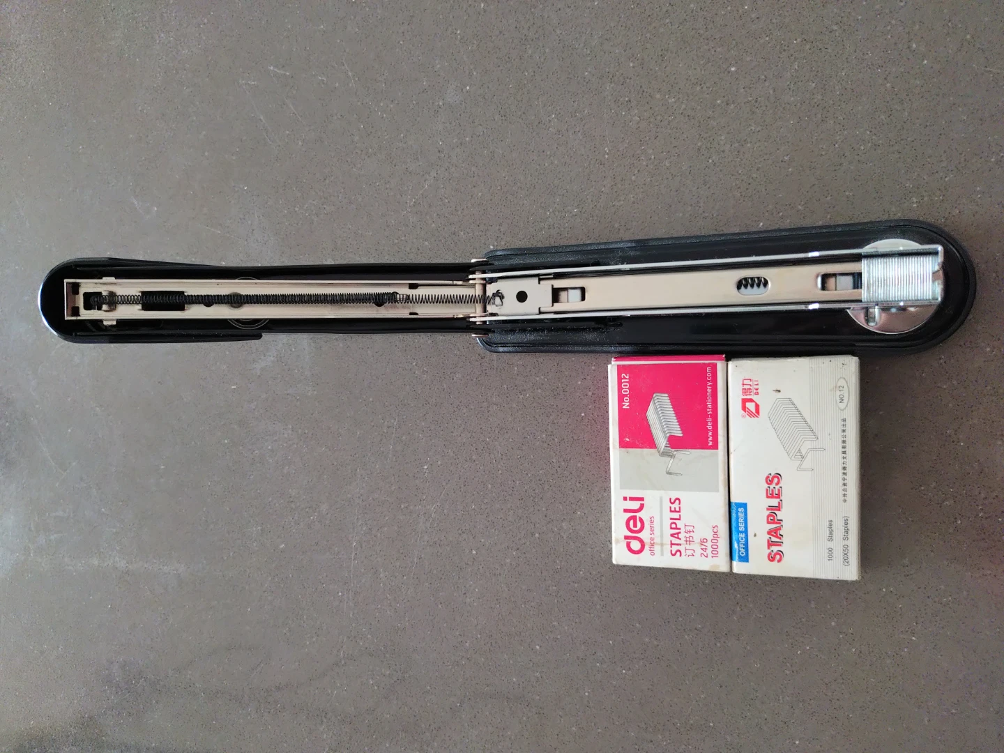 Deli Stapler with 2 Boxes of Staples - photo 2