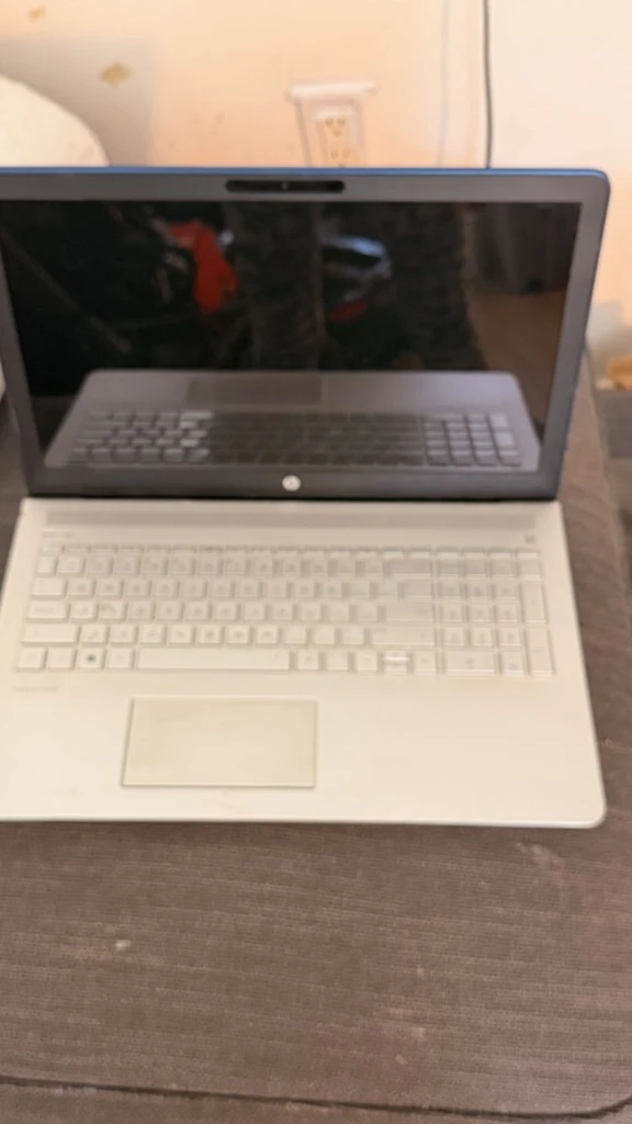 HP Laptop - photo 2