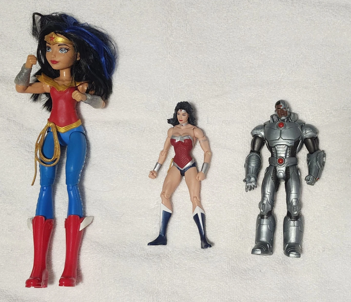 2 Woman Woman and Cyborg Action Figures- Pre-owned