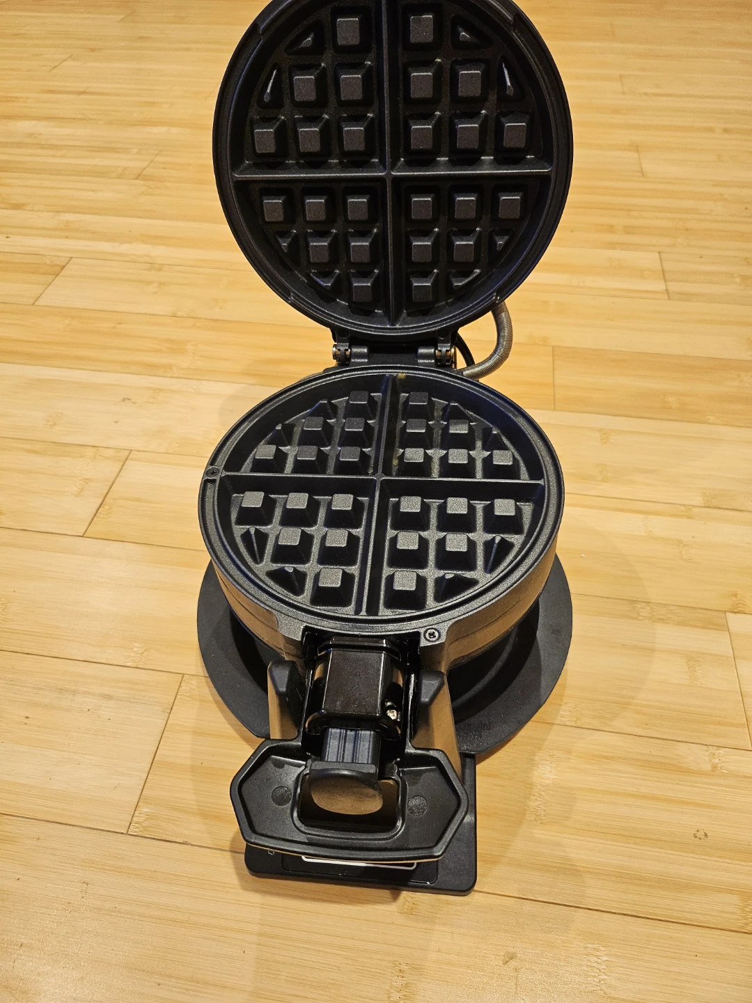 BLACK+DECKER Rotating Waffle Maker WMD200B - photo 2