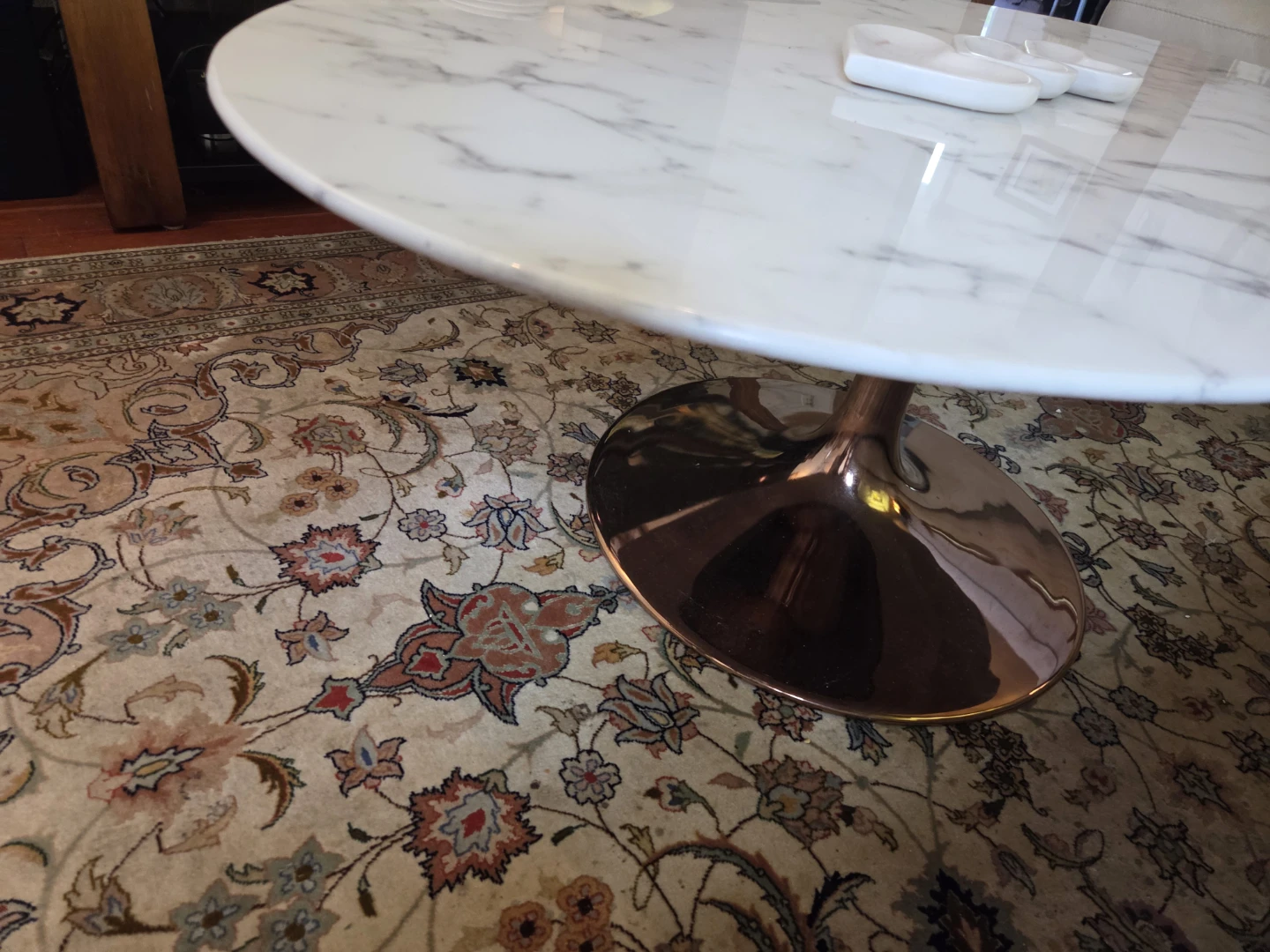 Marble top coffee table with rose gold base - photo 3