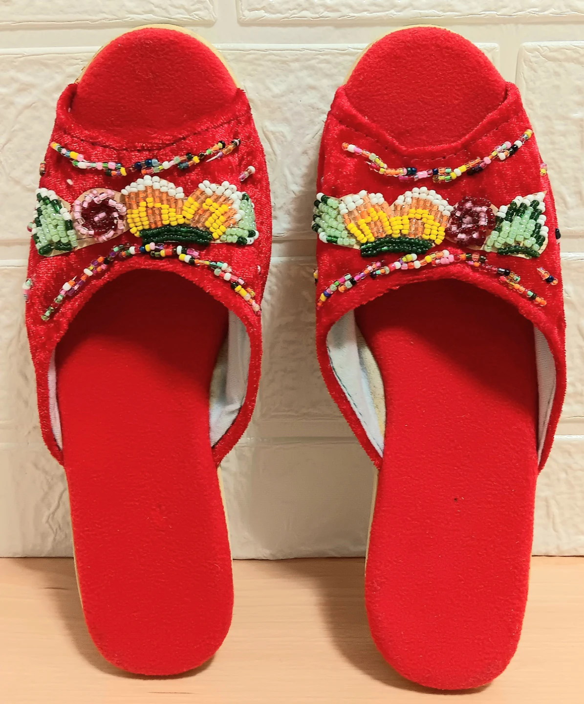 👡Brand New Beaded Red Velvet Slippers Size 5👡