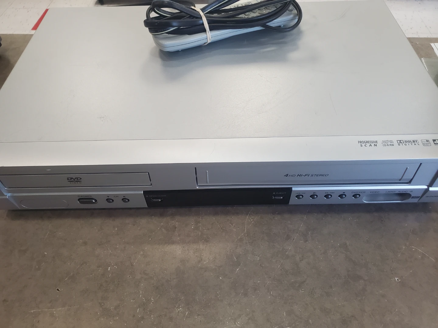Insignia IS-DVD040924 DVD VCR Combo Player