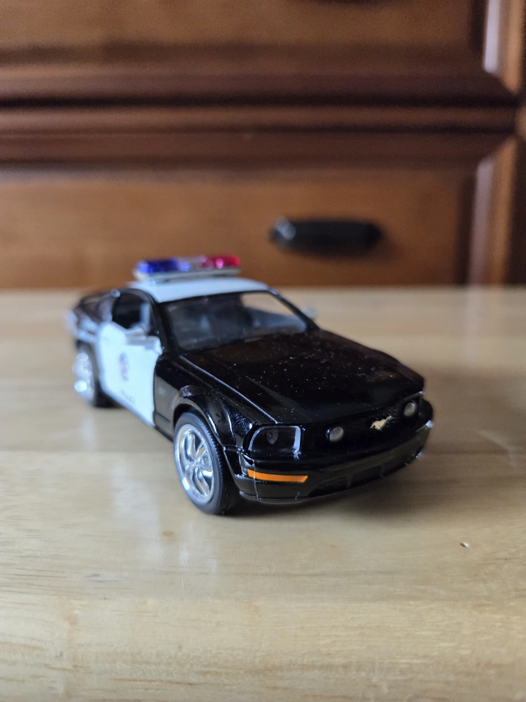 2006 Ford Mustang Police Car Toy Scale 1/38