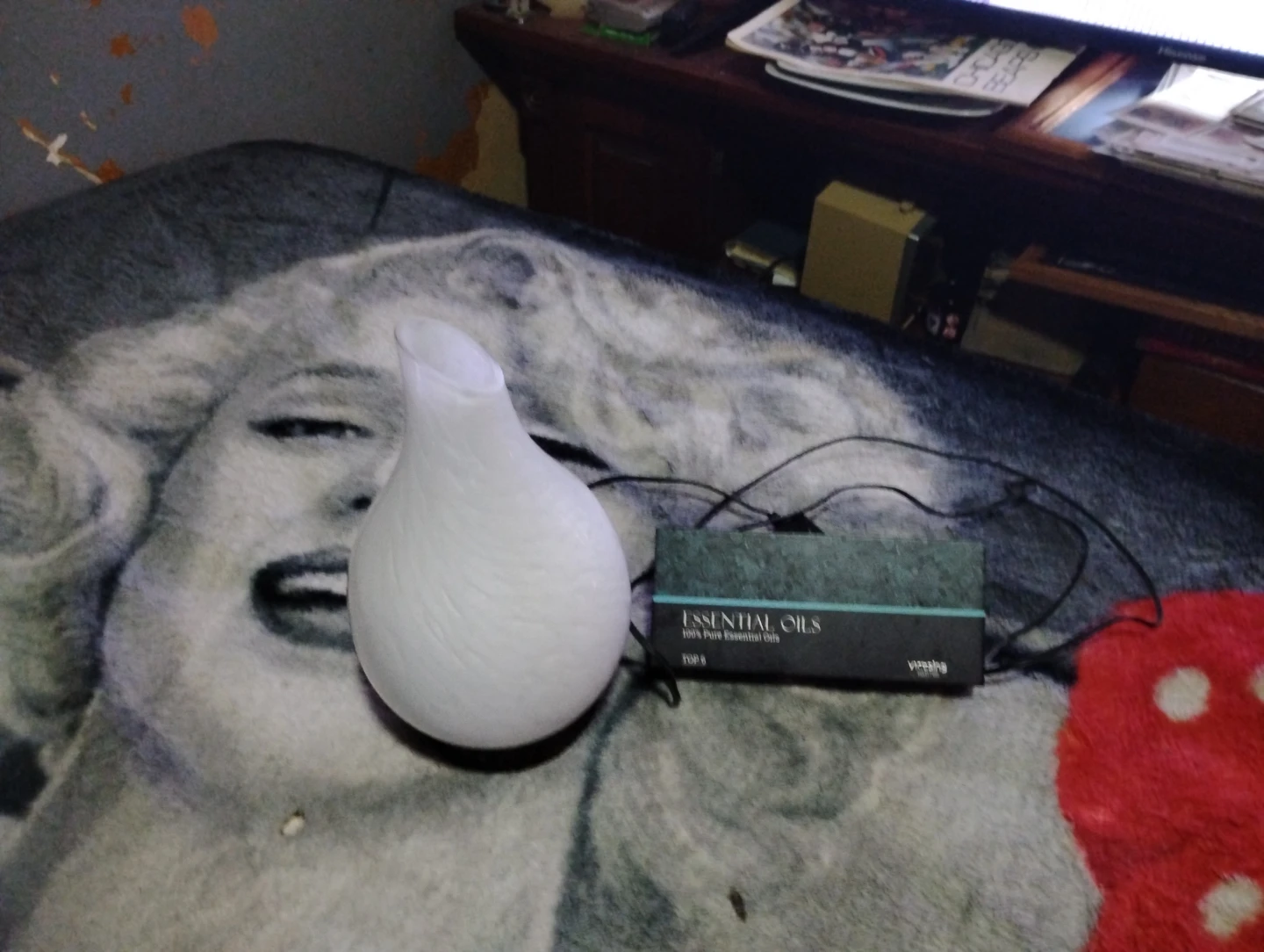 White Essential Oil Diffuser with Vitality 6-Oil Set