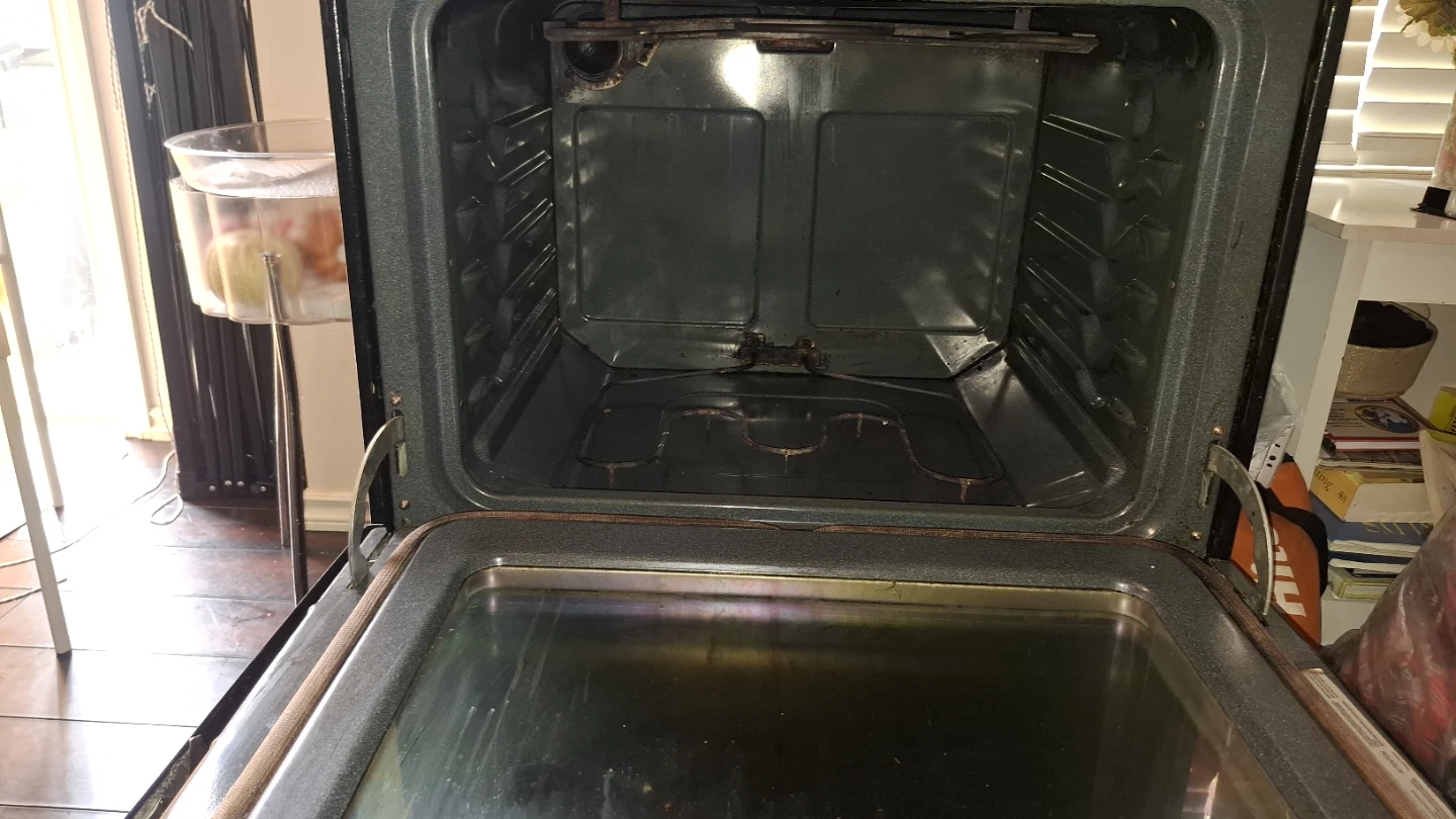 GE Electric Range with Oven - photo 2