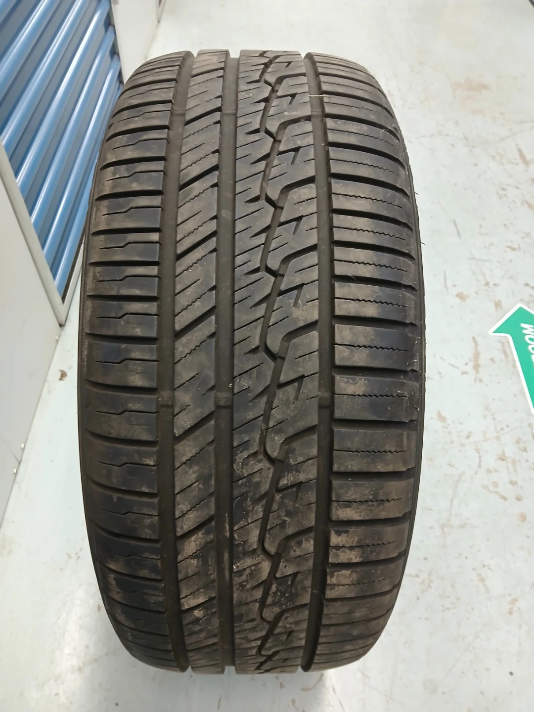 Sumitomo Tire 245/40R20
