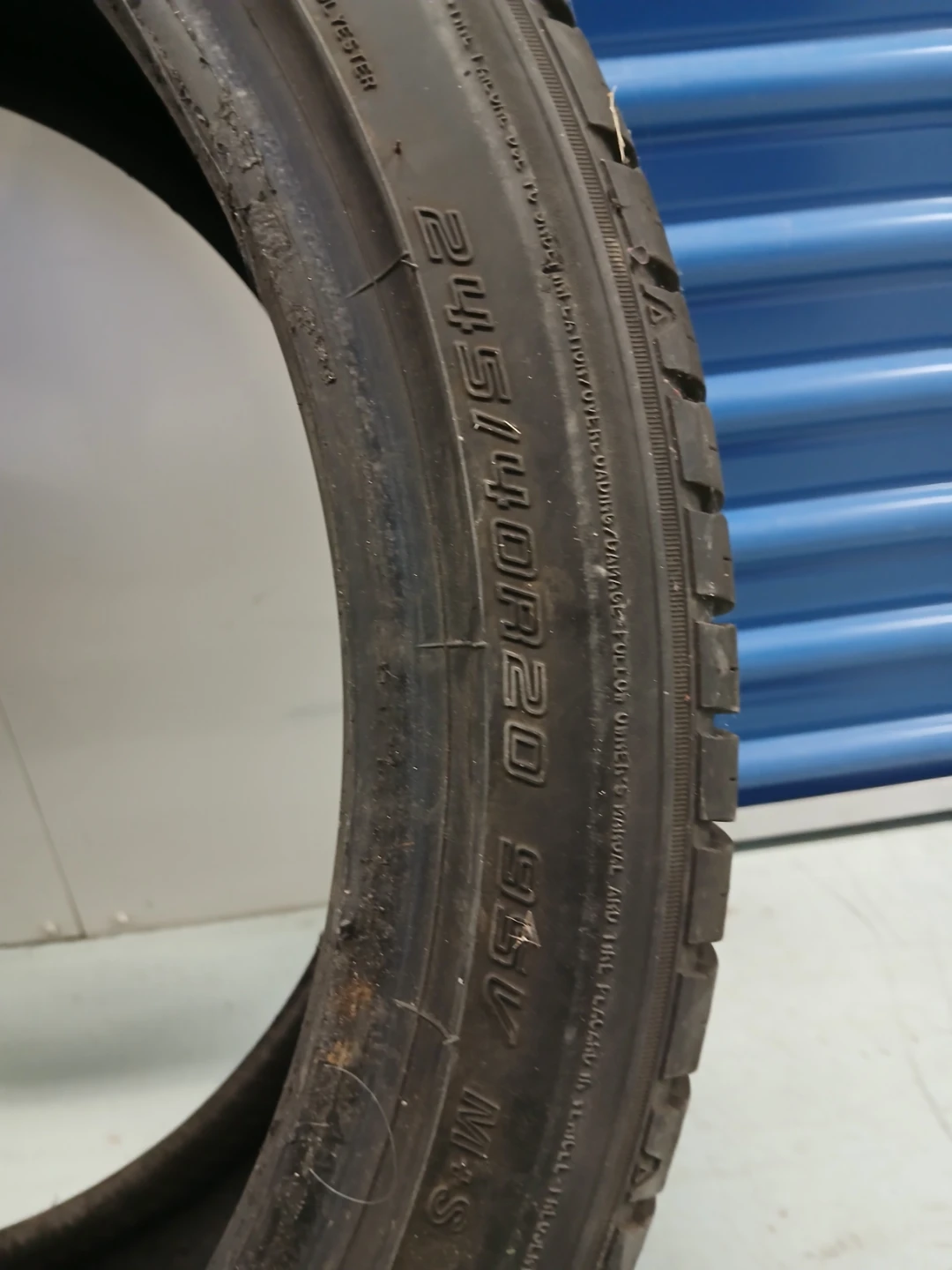 Sumitomo Tire 245/40R20 - photo 2