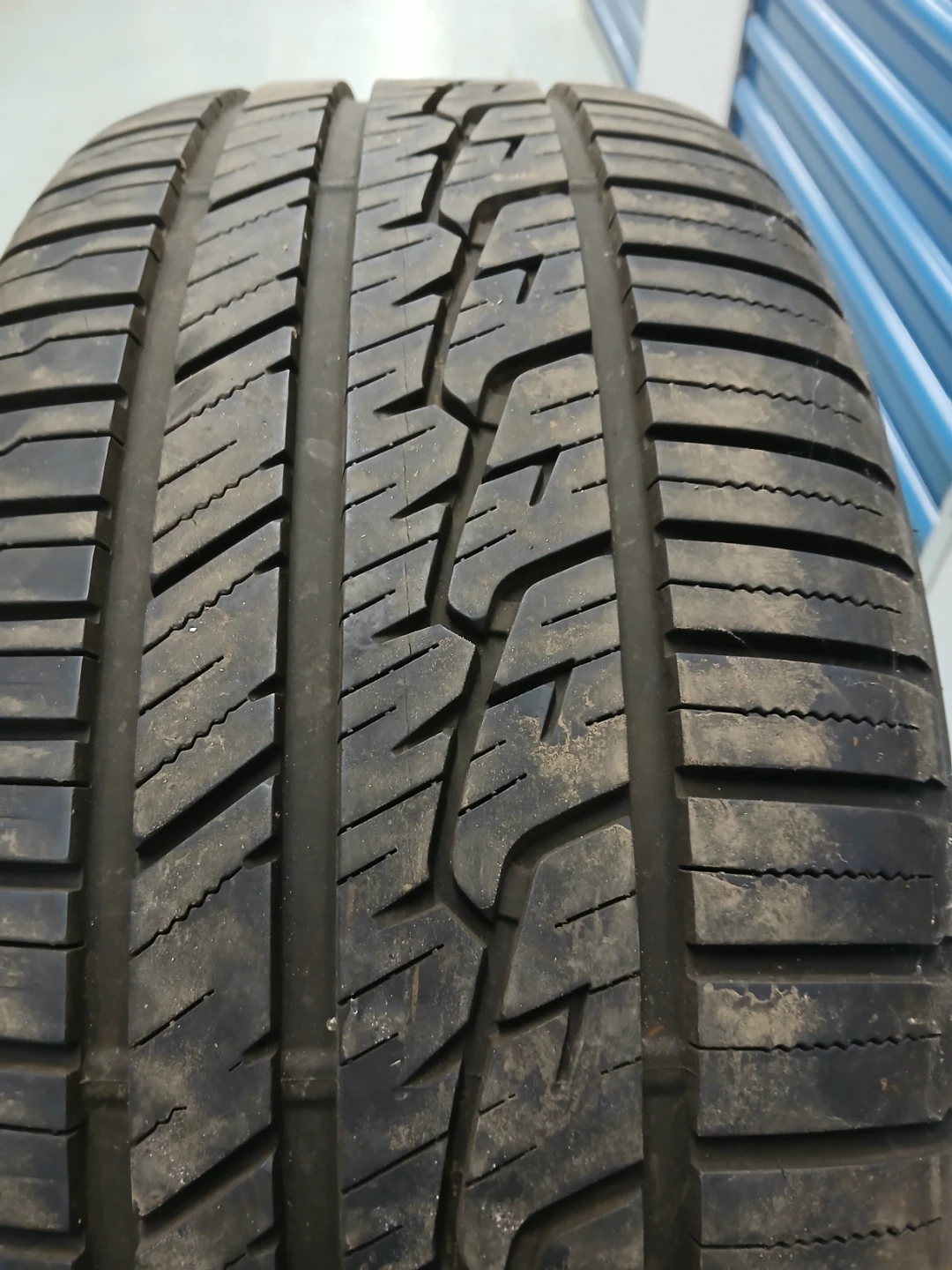 Sumitomo Tire 245/40R20 - photo 3