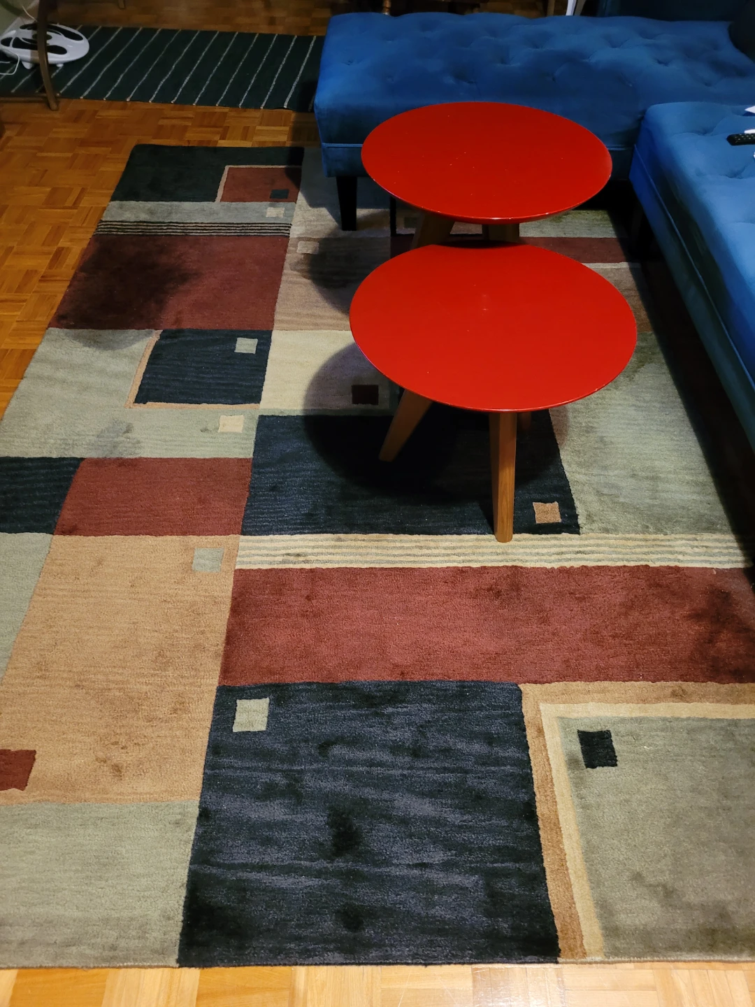 Set of 2 Red Round Nesting Coffee Tables and Wool Rug - photo 2