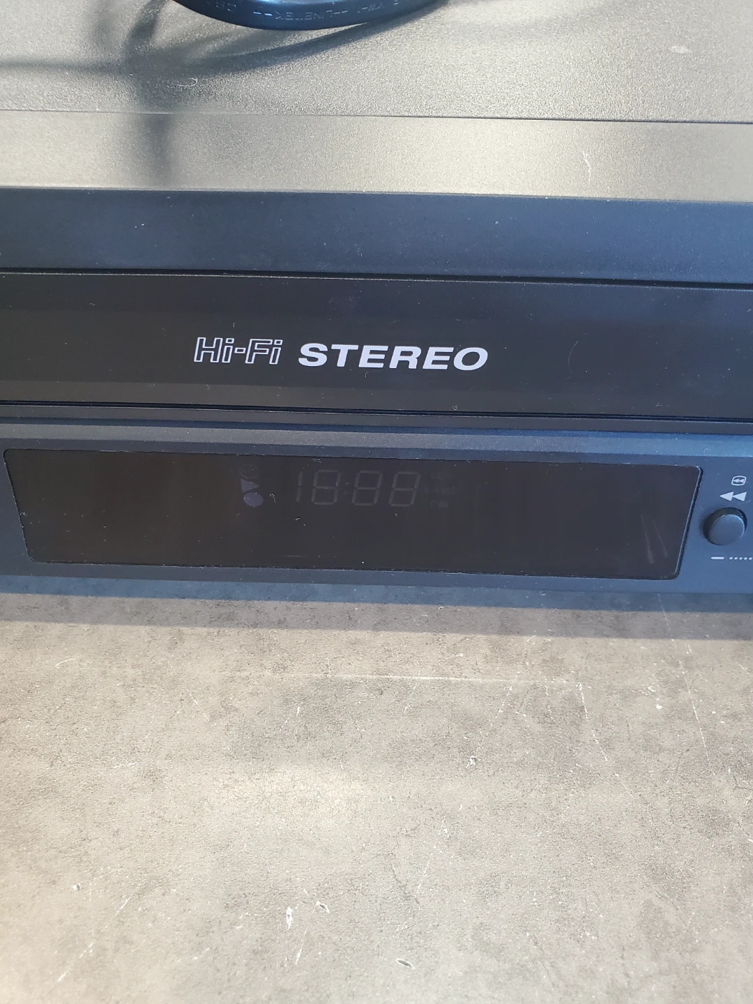 JVC HR-J692U Hi-Fi Stereo VCR - photo 2