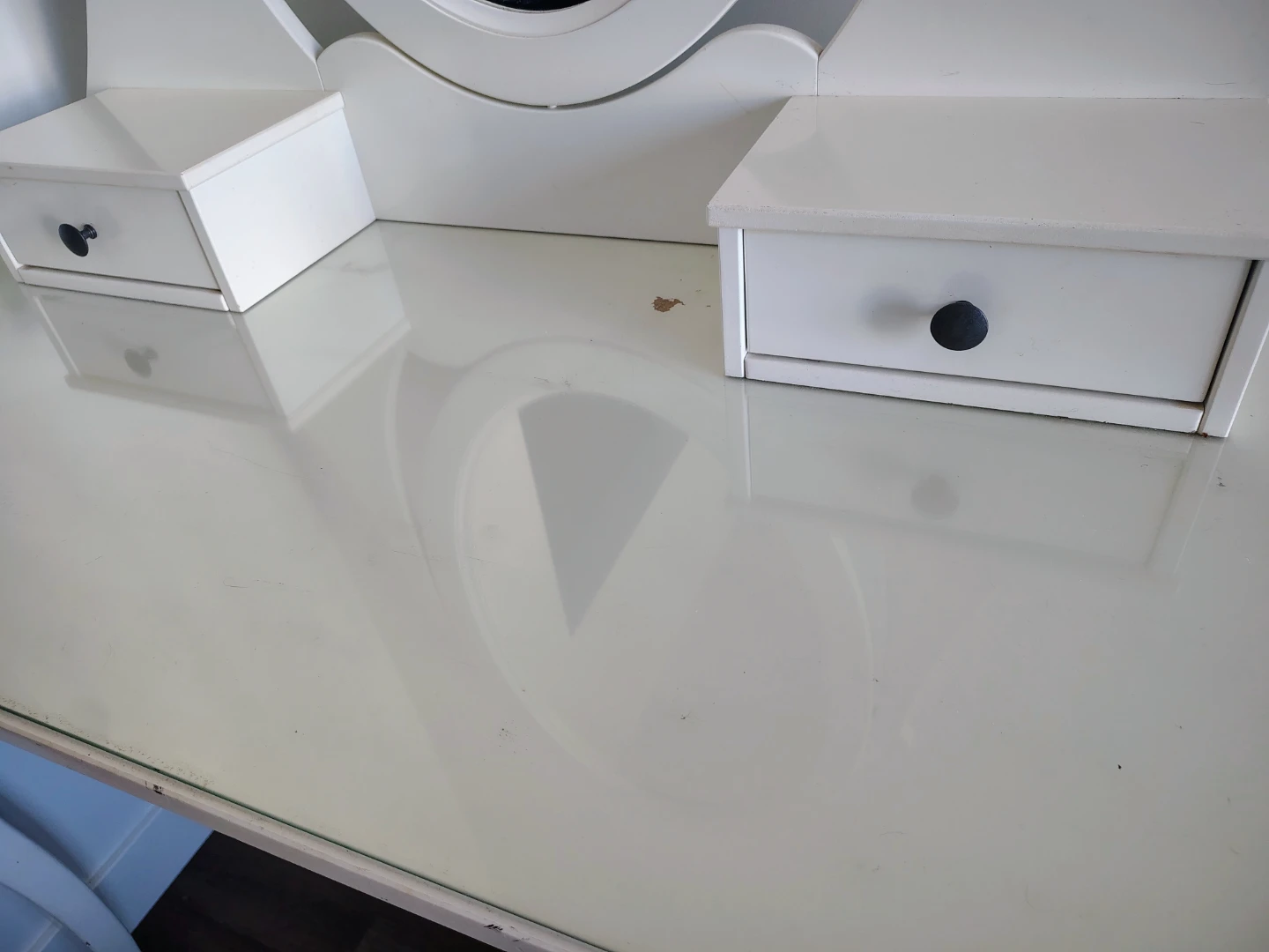 White Vanity Table with Mirror and Drawers - photo 3