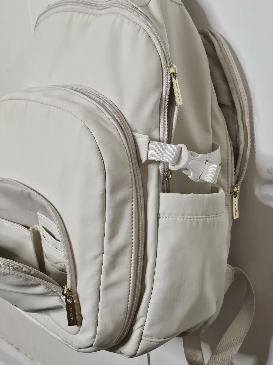 Ideal Carry-on Cream / Off-White Multi-Compartment Backpack
