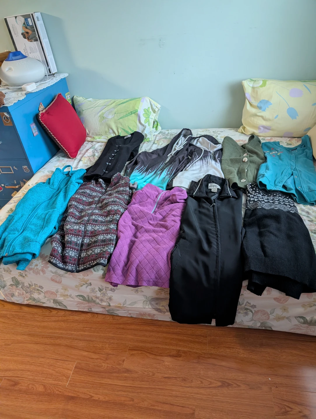 Bundle of Women's Clothing $4  each all $30