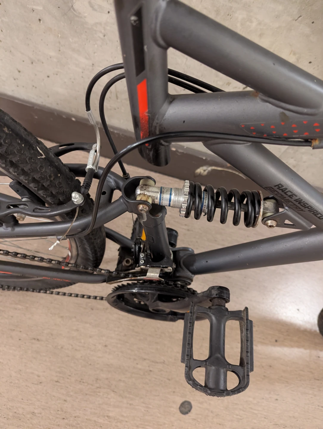 Dark Grey and Red Supercycle Surge Mountain Bike! 🚲 - photo 3