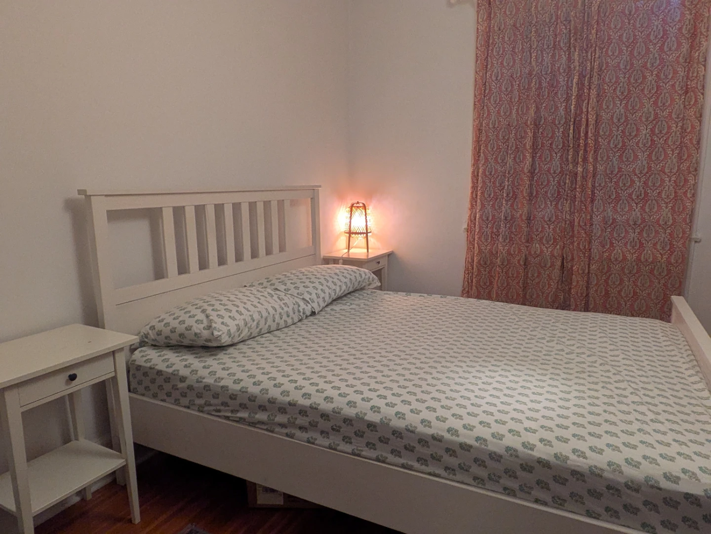 Ikea, Queen-Size, White Bedframe & Two Night stands, HEMNES - photo 2
