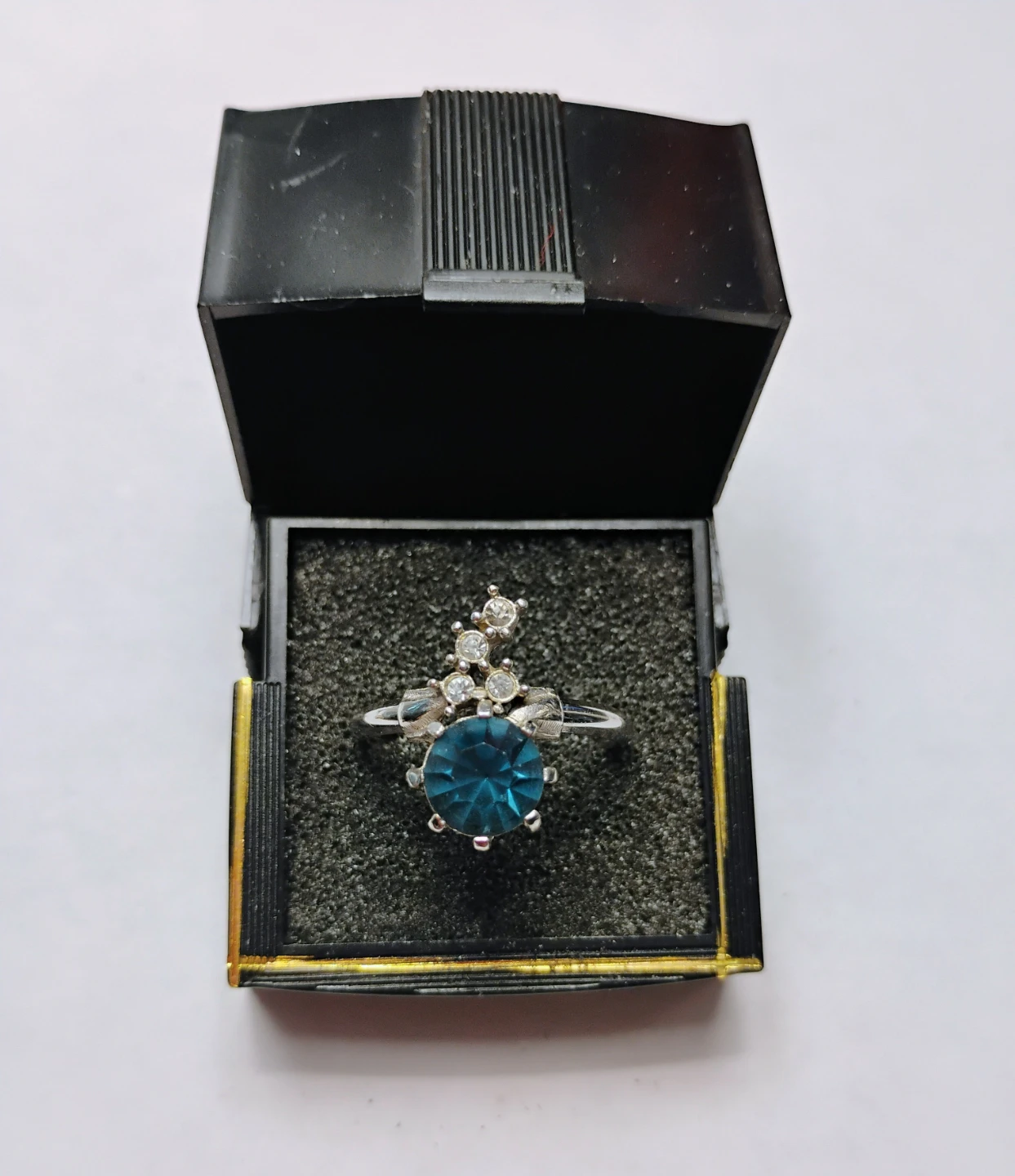AVON VINTAGE RING (Silver Tone Aquamarine Flower Floral)