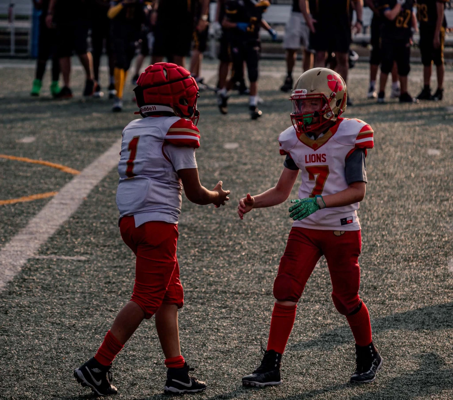 Your Phone Can't Keep Up With Them Either 😂🏈📸 - photo 3
