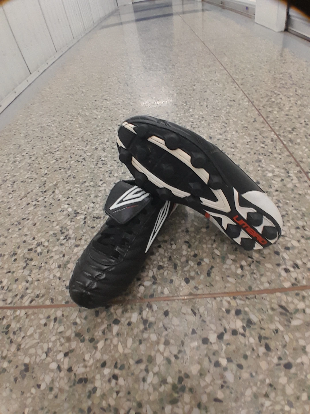 Umbro Soccer Cleats Men's Size 9 - photo 3