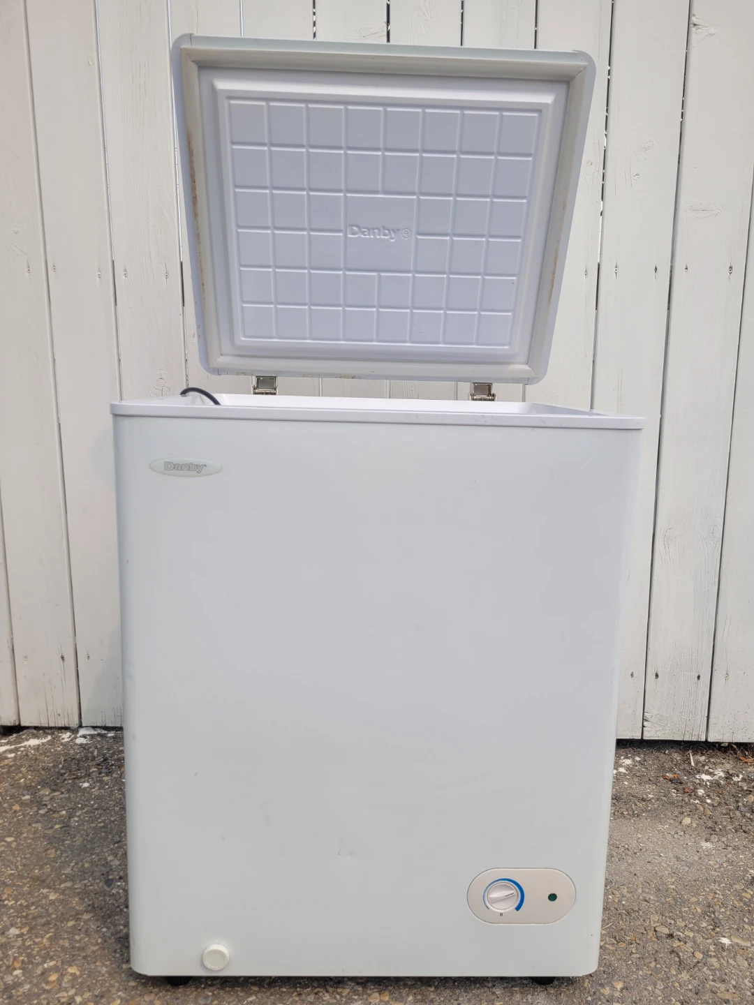 Apartment size Danby Chest Freezer 3.8cuft - photo 2
