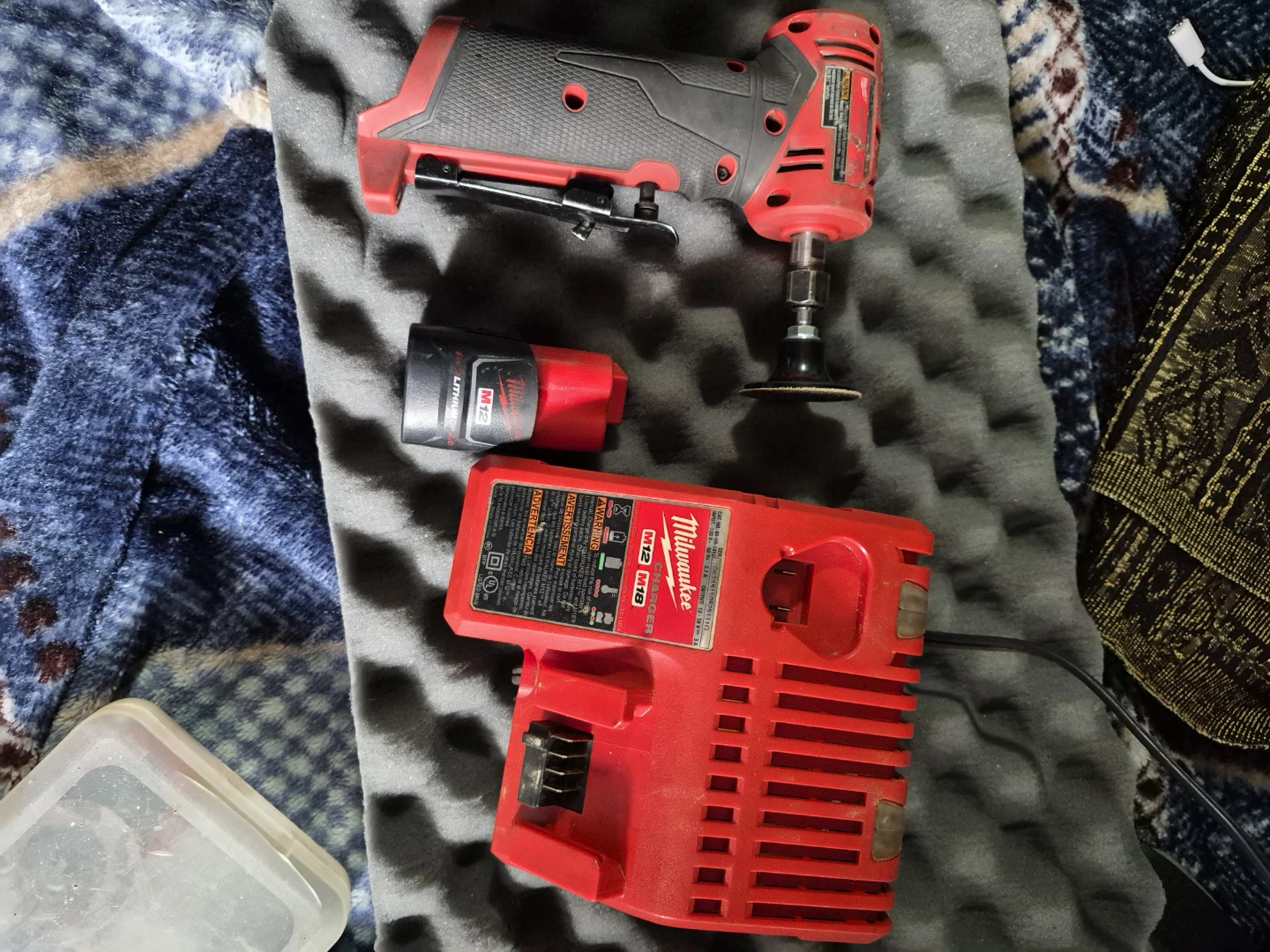 Milwaukee M12 FUEL Cordless Polisher/Sander Kit - photo 3