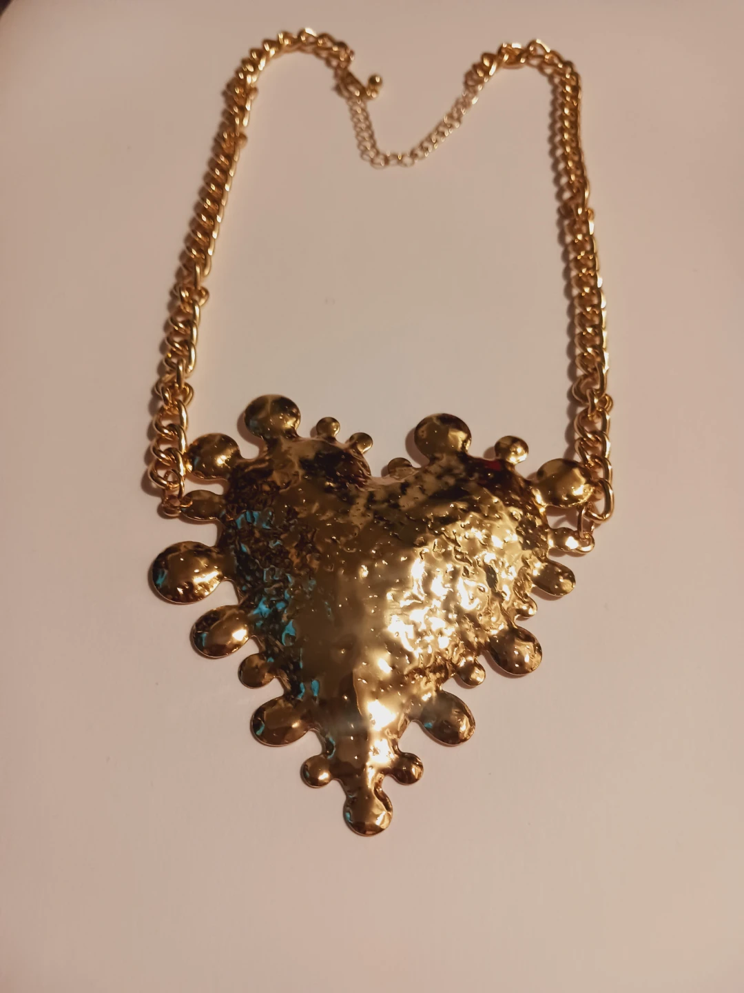 New !! Gold Tone Heart Pendant Statement Necklace - photo 4