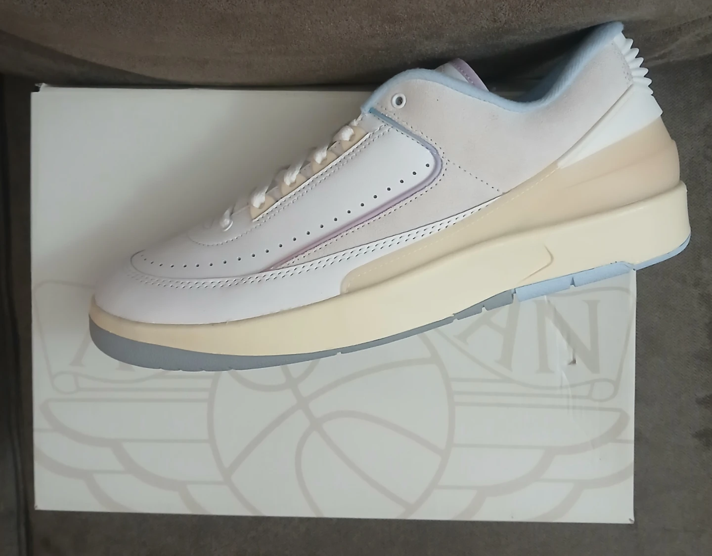 Jordan 2 Retro Low (Men's 10.5/Women's 12)