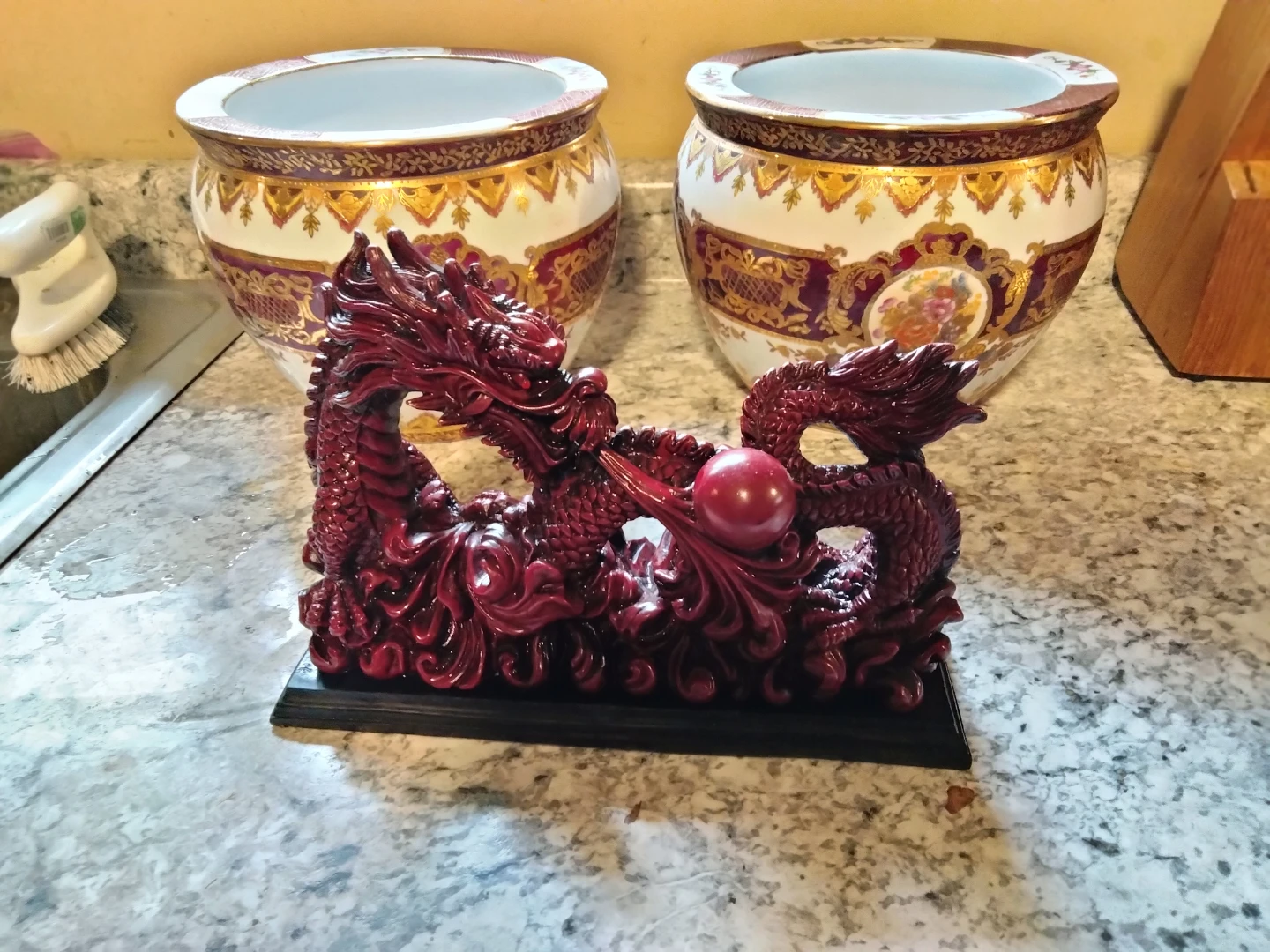 3- Piece Asian decorative Red Dragon Statue and 2 vases - photo 3