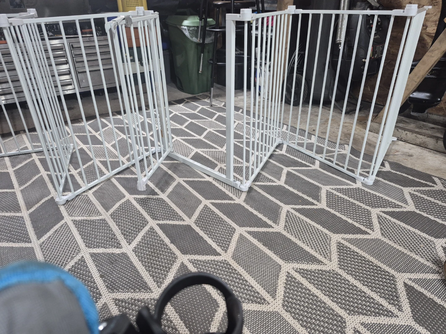 White Metal Baby Gate / Pet Playpen - photo 2