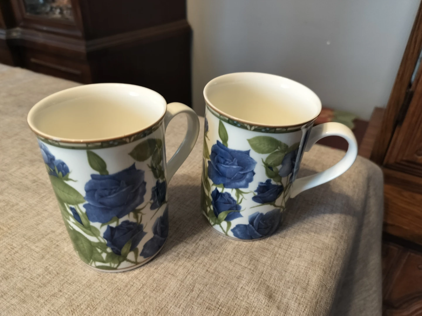 Royal Bone China Collector's Series Mugs - Set of 2 - photo 2