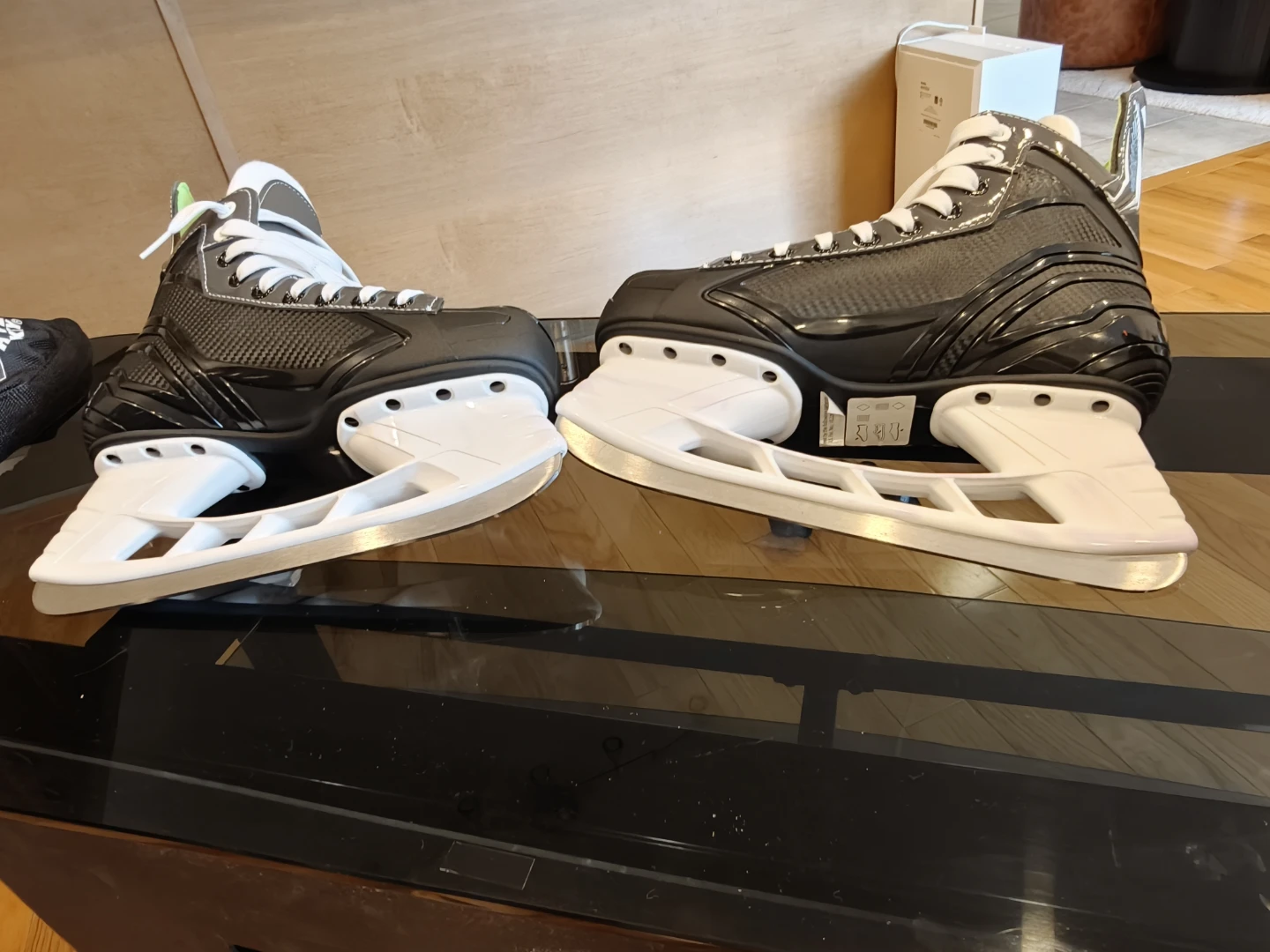 Ice Skates with storage bag - photo 2