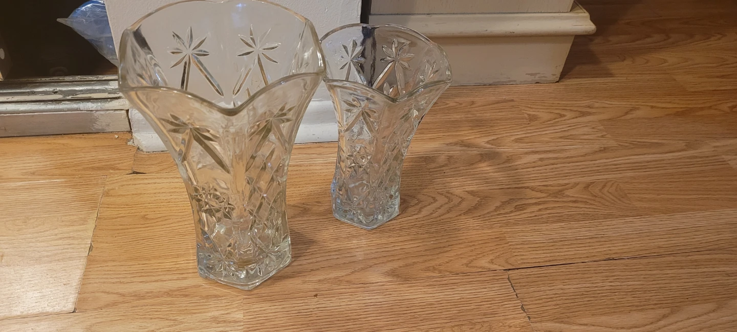 Set of 2  crystal Clear Glass Vases