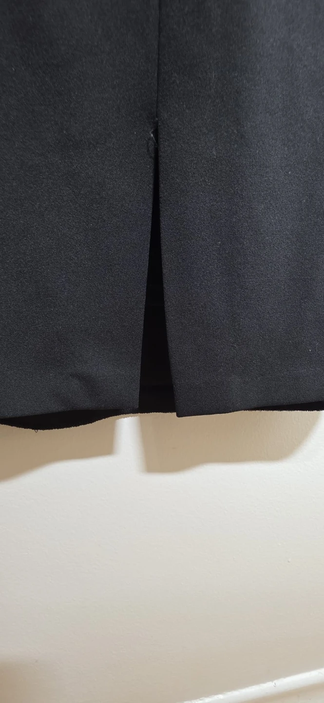 LE CHATEAU Black Sheath Dress - photo 3