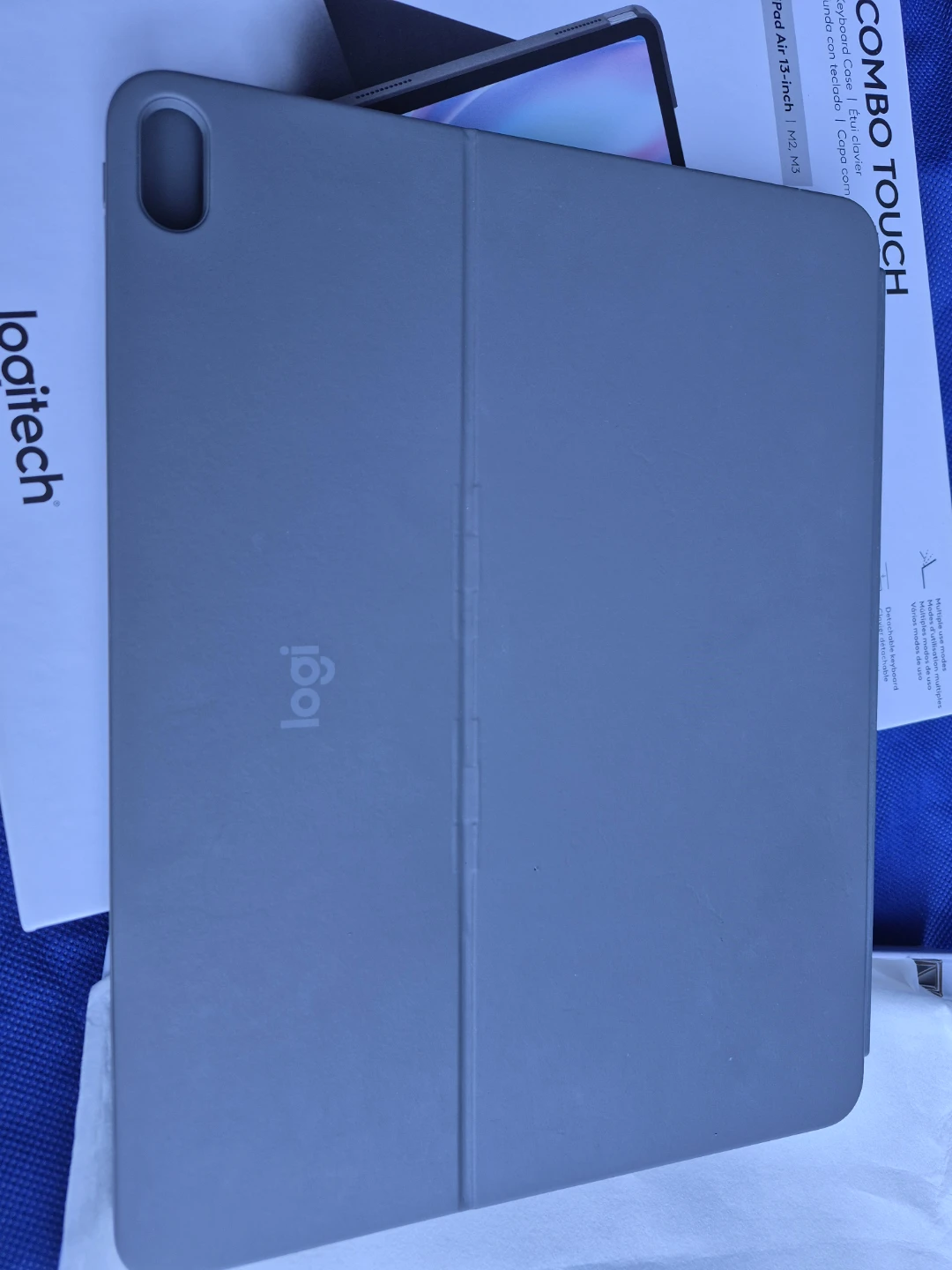 Logitech Combo Touch Keyboard Case for iPad Air 13-inch - photo 2