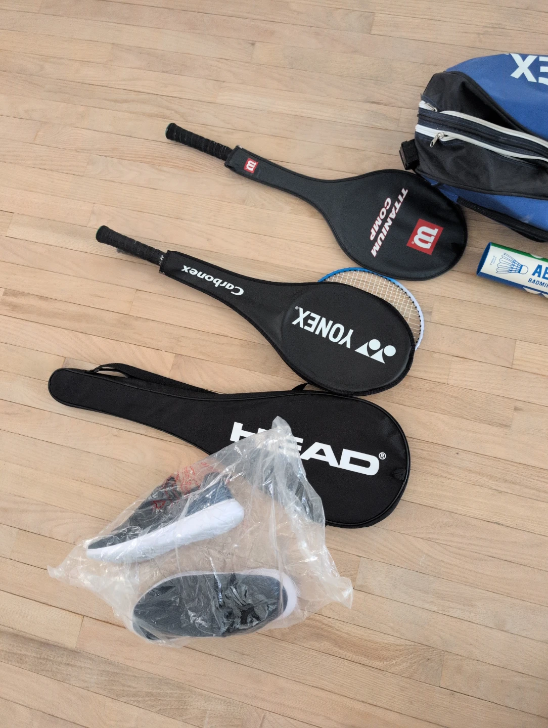 Yonex Carbonex Badminton Racquet with Cases and Shuttlecocks - photo 2