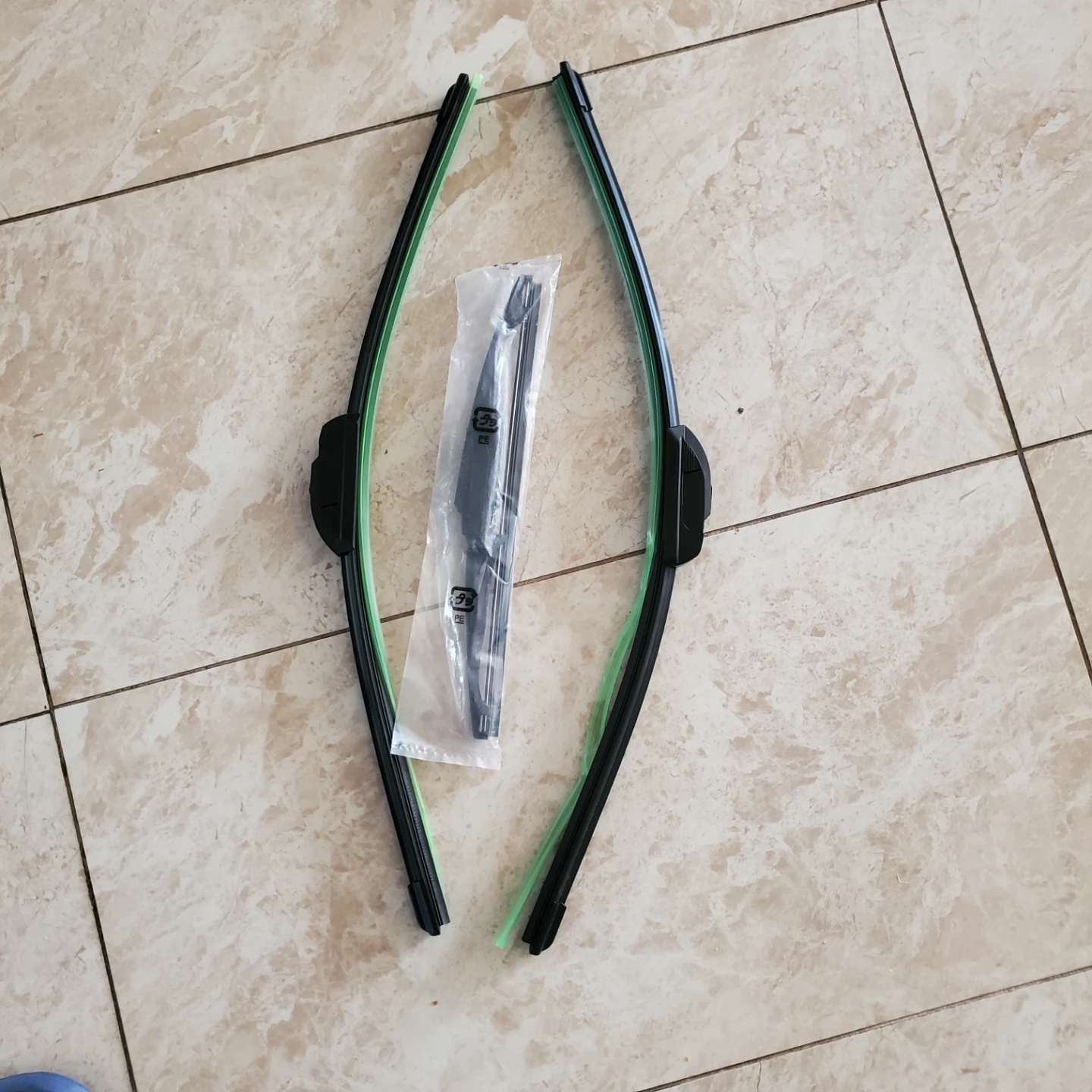 Bosch Wiper Blades with Adapters - photo 2