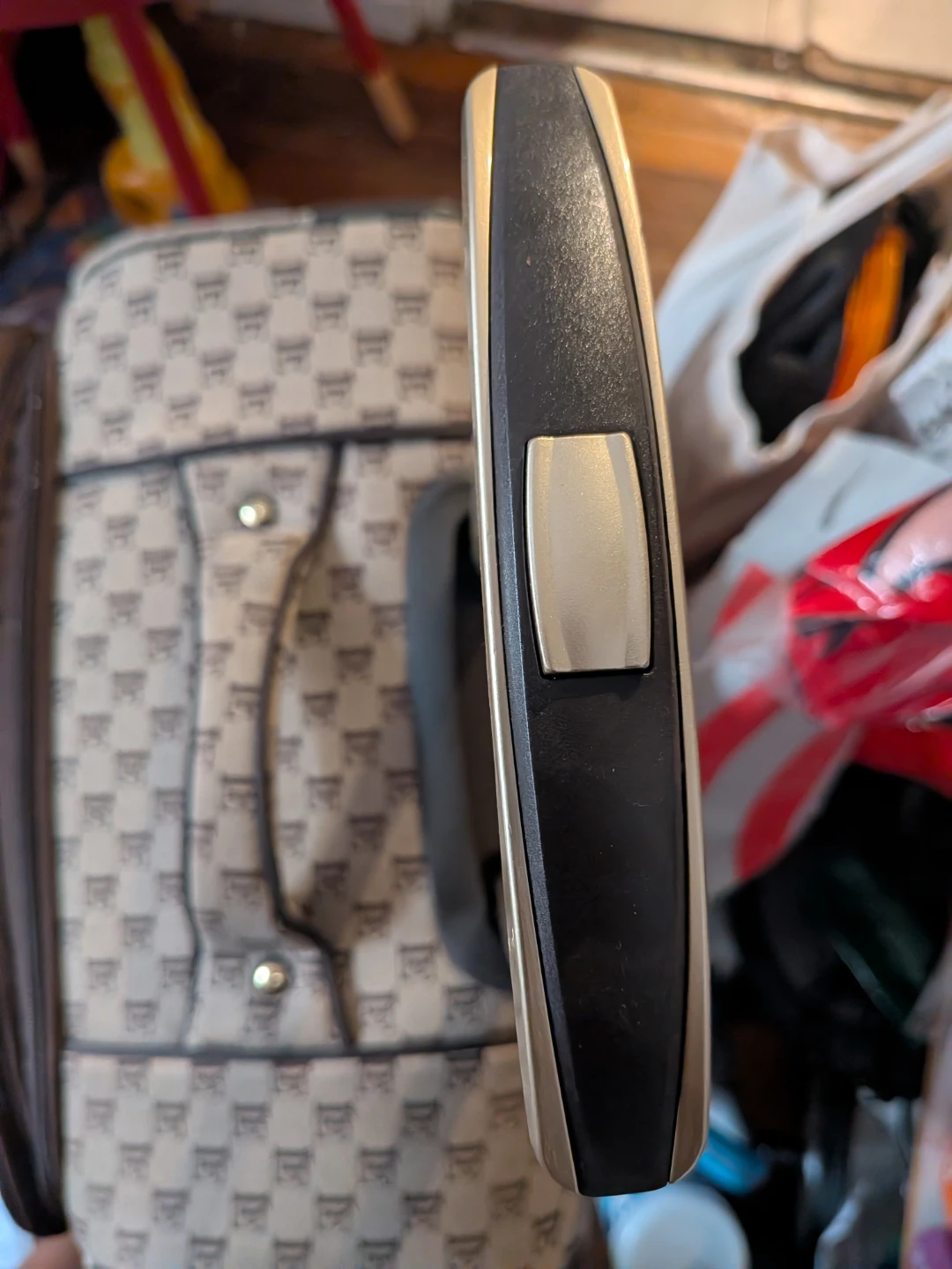 London Fog Rolling Suitcase - photo 4