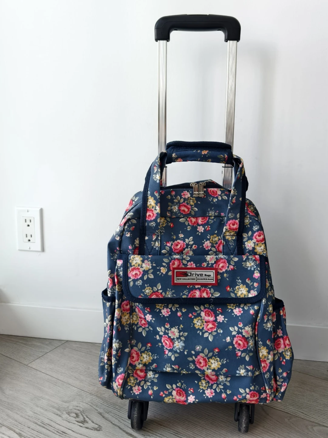 Rolling Trolley Bag – Lightweight & Height extendible handle - photo 3