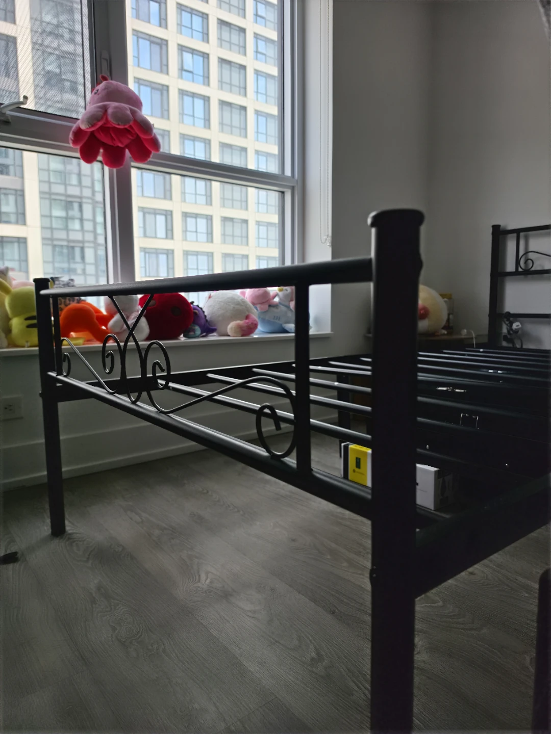 Twin bed framd - photo 2