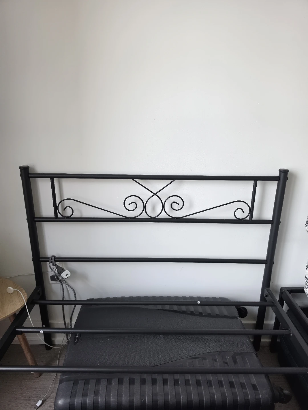 Twin bed framd - photo 3
