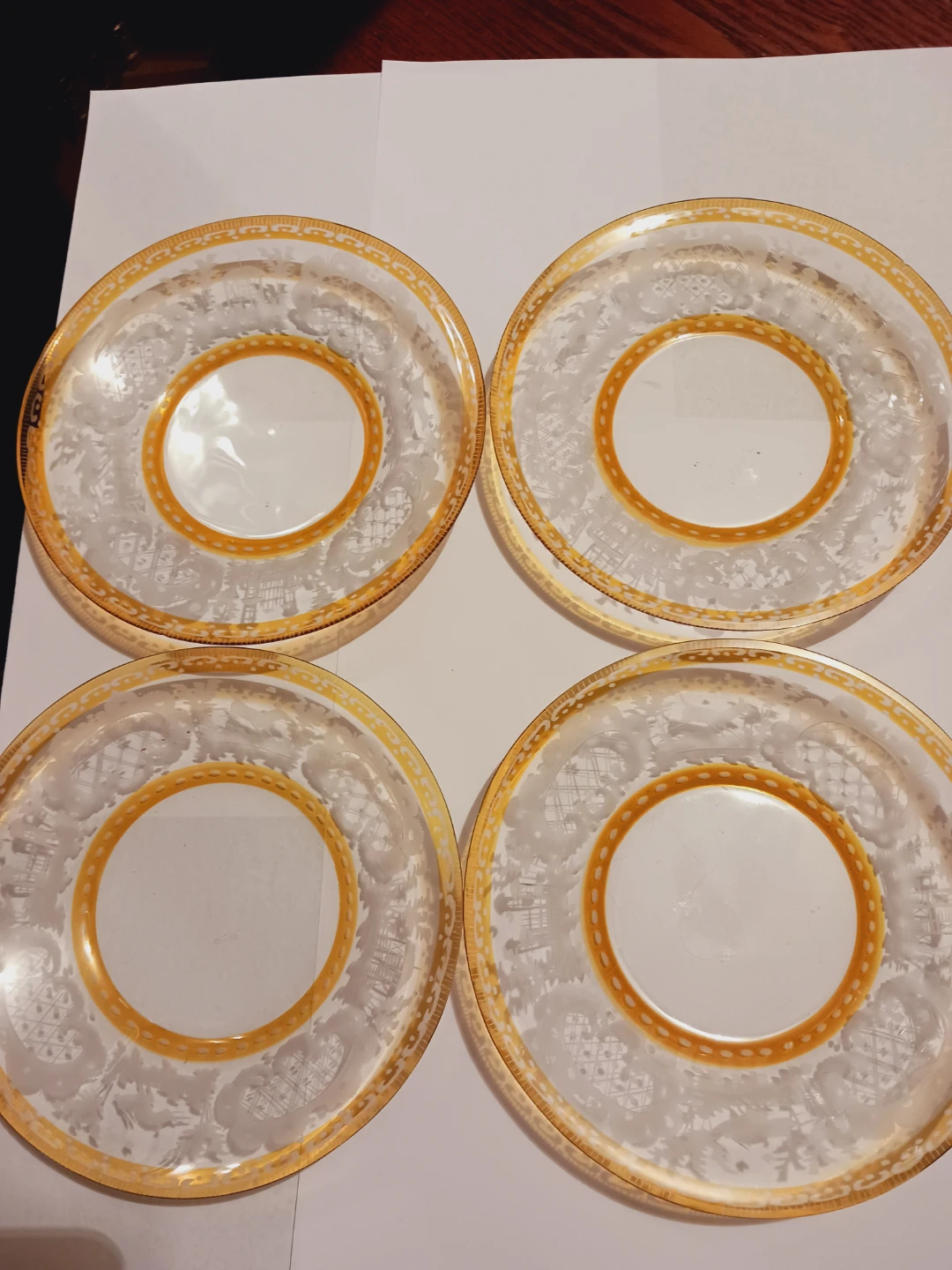Set of 4 Crystal Glass Etched  Plates with Gold Trim - photo 4