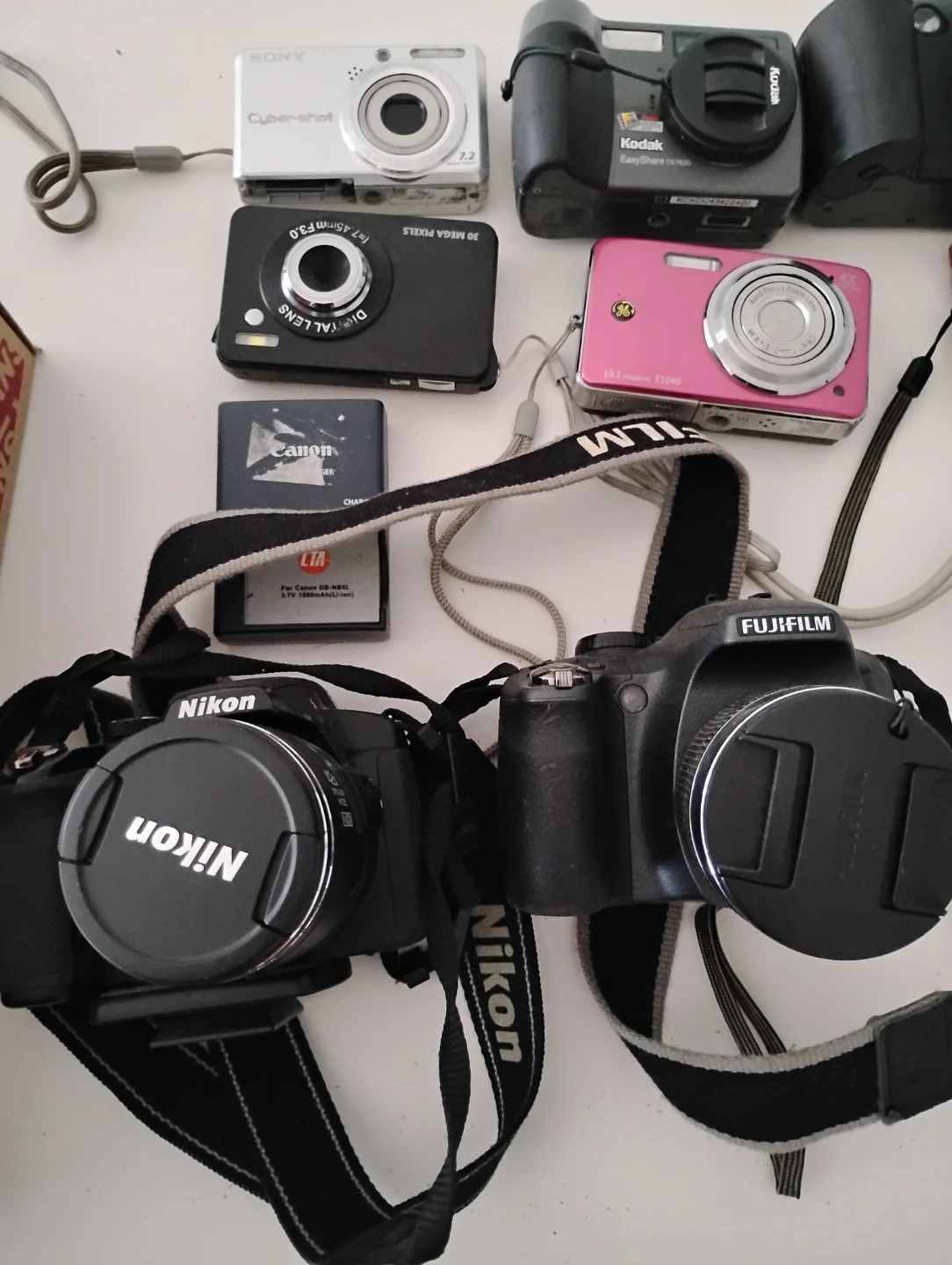 Assorted Digital Cameras - Sony, Kodak, Nikon, Fujifilm, Canon - photo 4