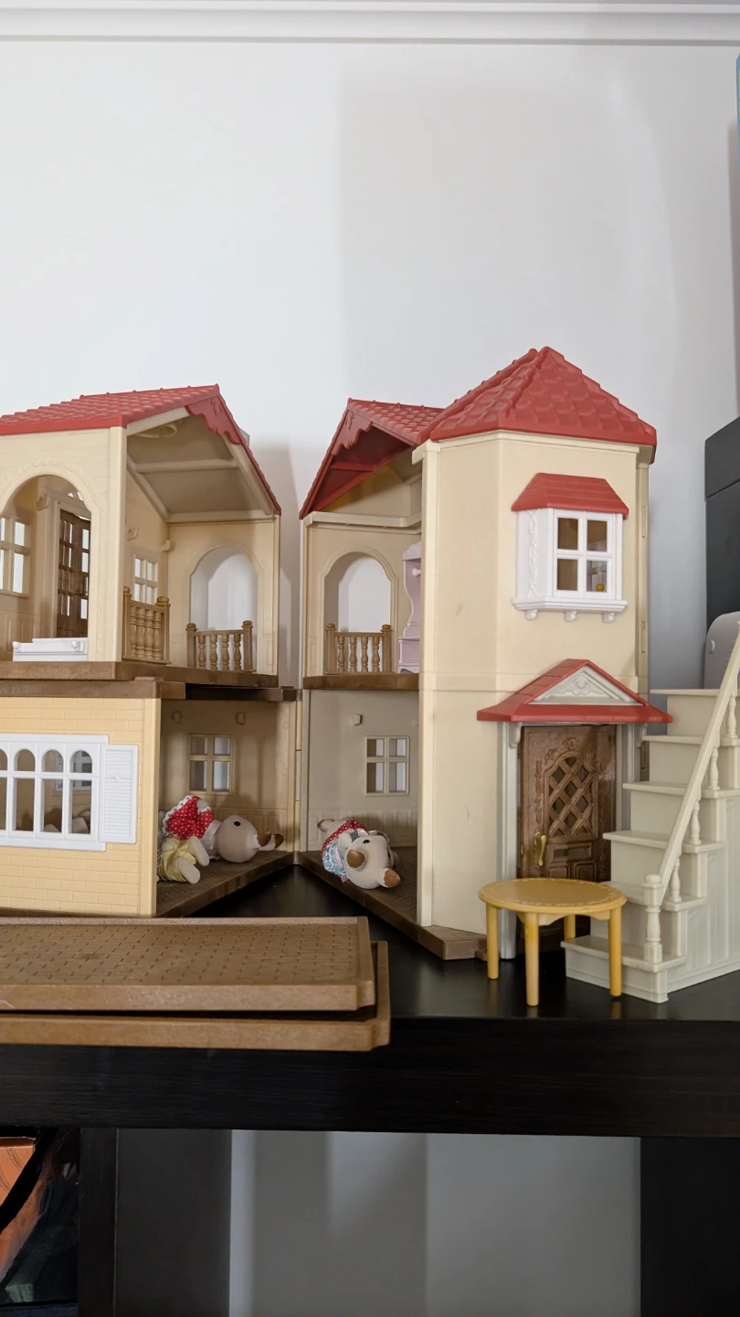 Calico Critters Red Roof Cozy Cottage doll house - photo 4